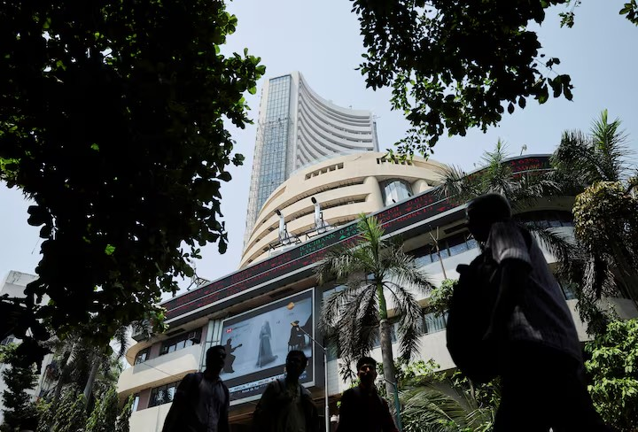 Indian stocks fall by $83 billion amid Pakistan tensions